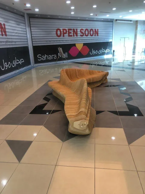 30 benches for Sahara Mall Détails du projet
