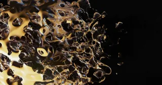 Druck, ein dichter generativer Druck aus fragmentierten organischen Formen, auf dunklem Boden.